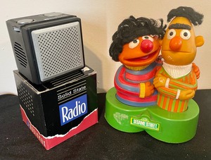 lot 230 image: Vintage Radios