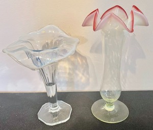 lot 261 image: 2 Flower Vintage Vases