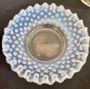 lot 262 image: Vintage Hobnail Items