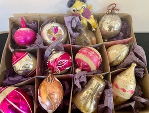 lot 267 image: Vintage Ornaments