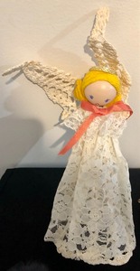 lot 283 image: Vintage Holiday Decor