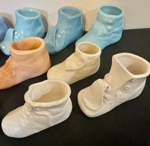 lot 289 image: 15 Ceramic Booties