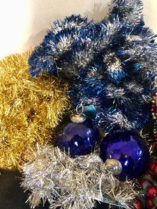 lot 284 image: Vintage Christmas Decor