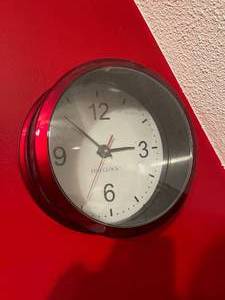 lot 221 image: Battery Operated Wall Mount Aquarium Clock