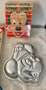 lot 402 image: Mickey Mouse Grouping