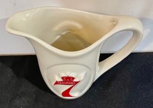 lot 401 image: Seagrams 7 Pitcher