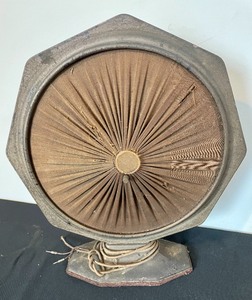 lot 306 image: Vintage Speaker and More