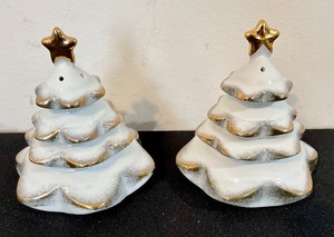 lot 333 image: Vintage Kitchen Goodies