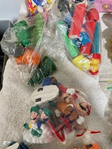 lot 327 image: Lot of Trinkets and Toys
