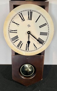 lot 324 image: Elgin Clock
