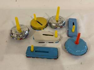 lot 359 image: Fun Vintage Tin Toy Noisemaker Lot