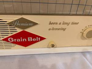 lot 361 image: Vintage Grain Belt Talking Scoreboard