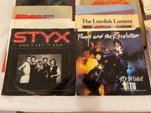 lot 364 image: Assorted Vintage 45s