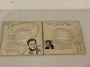 lot 365 image: Vintage Jackie Gleason 45s