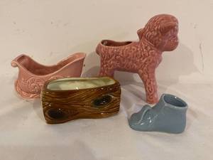 lot 370 image: Vintage Ceramic Planters