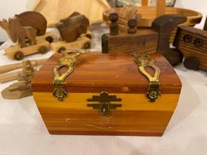 lot 373 image: Assorted Wood Deco Lot
