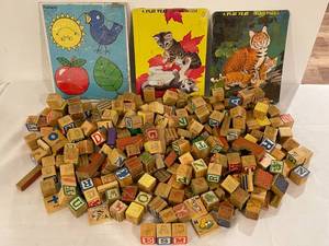 lot 382 image: Vintage Puzzles With Large Collection of Blocks