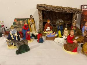 lot 383 image: Vintage Christmas Deco Lot