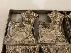 lot 392 image: Vintage Metal Chocolate Sheep Mold