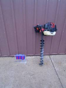 2 cycle 4 post hole auger. Used condition. Consignor states its in good working condition. As shown.