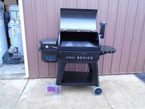 Pit Boss pro series pellet grill. Powers up & auger turns. Looks new outside but has replacement grates & diffuser. Needs cord repair. As shown.