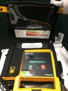 lot 22 image: MSRP $1500 Medtronic Physio Control Lifepak 500 AED Automated External Defibrillator - Test As Working However Needs Replacement Battery