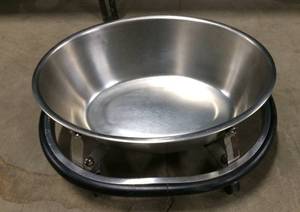 lot 43 image: Oval Medical Kick Bucket