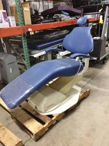 lot 7 image: WOW #2 DENTALEZ POWER ORTHODONTIC CHAIR WREMOTE - GREAT CONDITION