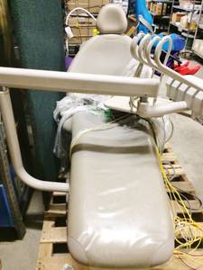 lot 6 image: WOW THESE ARE SELLING USED ONLINE BETWEEN $3,000-7,000 ADEC DENTAL POWER EXAMINATION CHAIR WREMOTE & RECOVERY SYSTEM - EXCELLENT CONDITION RECENTLY REMOVED FROM A WORKING ENVIRONMENT