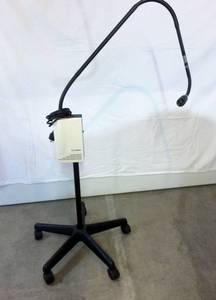 lot 11 image: MSRP $800 WELCH ALLYN PORTABLE EXAM PROCEDURE OBGYN LIGHT 48830 & FOCUSABLE ADJUSTIBLE FIBEROPTIC LAMP LITE PIPE Mounted On Mobile Stand - Excellent Working Condition
