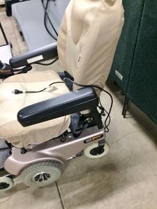WOW PRIDE MEDICAL JAZZY 1113 ATS (ACTIVE TRACK SUSPENSION) ELECTRIC POWER WHEELCHAIR - AMAZING TURNING RADIUS &amp COMPLETELY DISASSEMBLES IN LESS THAN 2 MINUTES FOR EASY TRANSPORT - GREAT WORKING CONDITION SEE YOUTUBE FOR MORE INFO