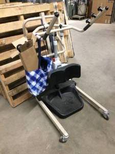 MSRP $5200 Invacare Reliant Plus 350 Stand-Up Electric Patient Lift With Sling, Battery &amp Charger - Excellent Working Condition SEE YOUTUBE