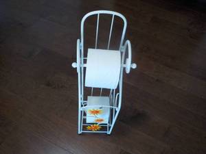 lot 53 image: Floral Metal Toilet Paper Holder Mi...