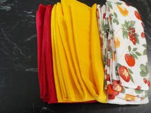 lot 55 image: 18 pc Kitchen Towel and Dishcloth S...