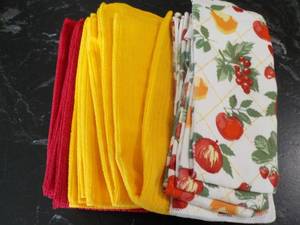 lot 56 image: 18 pc Kitchen Towel and Dishcloth S...