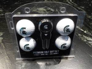 lot 81 image: Premium Golf Gift Set...