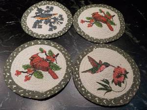 lot 82 image: 3 Woven Bird Trivet Set 10 diamete...