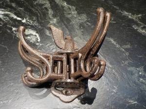 lot 84 image: Cast Iron Eagle Wall Hook - one win...