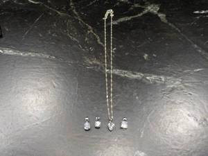 lot 119 image: Necklace with 4 Interchangeable Sto...