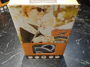 lot 140 image: Rocking Baby Slings retail $52...