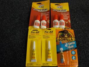 lot 186 image: Glue...