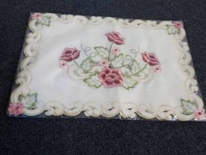 lot 213 image: Set of 4 Placemats...
