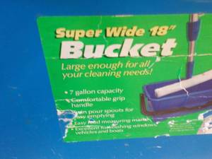 lot 222 image: Super Wide 18 Bucket...
