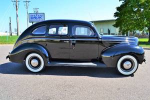 1939 Ford Deluxe Sedan  Flathead V8 