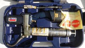 Battery operated grease gun - Lincoln