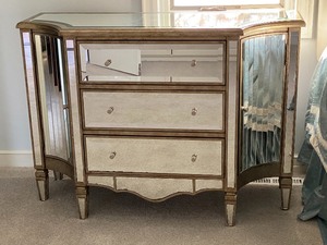 lot 7 image: Mirrored Bedroom Side Table