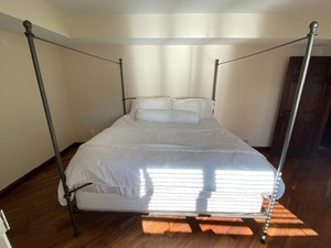 lot 18 image: Metal King Size Bed Frame w Canopy Like Top