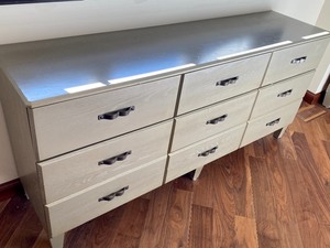 lot 16 image: Beautiful Nine Drawer Dresser