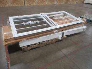 lot 132 image: WHOLESALE MIXED PALLET OF MISCELLANEOUS DOORS AND BUILDING MATERIALS