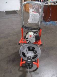 lot 12 image: RIDGID 115-Volt K-400AF AUTOFEED Drum Machine with C-45 12 in. Integral Wound Cable, Works Well, Includes Cutters.